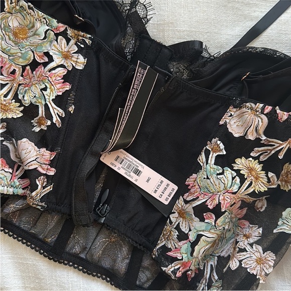 NWT Victoria’s Secret Lace Corset Top - Picture 2 of 3
